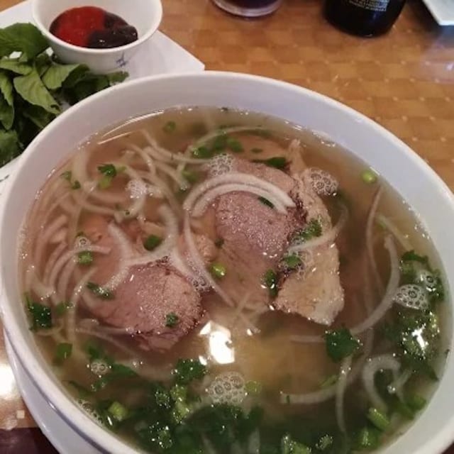N1 - Pho Rice Noodle Soup (Phở Tái, Chín, Bò Viên Hoặc Phở Gà).