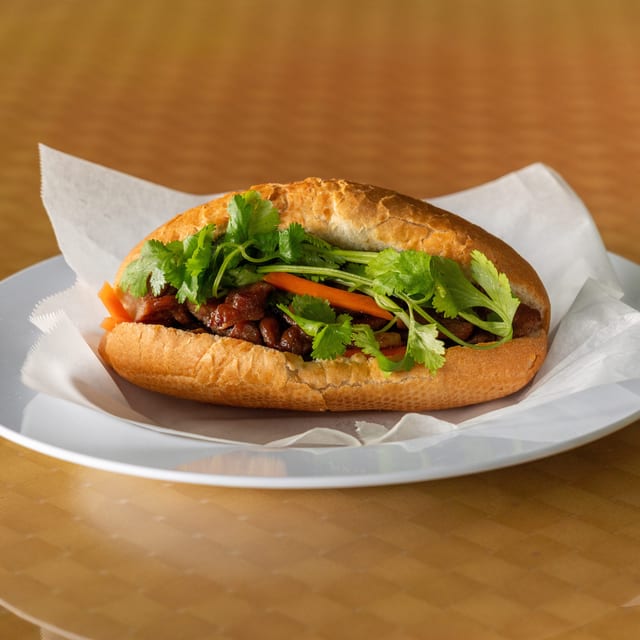 A19 – Stuffed French Bread (Bánh Mì Kẹp Thịt).